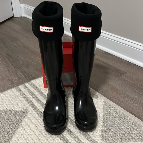 Hunter Shoes - Women’s Hunter Tall Rain Boot w/Hunter Socks